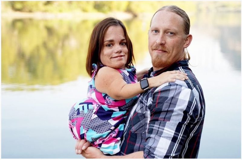 «Una coppia speciale»: Michael e la moglie di 86 centimetri sono diventati genitori