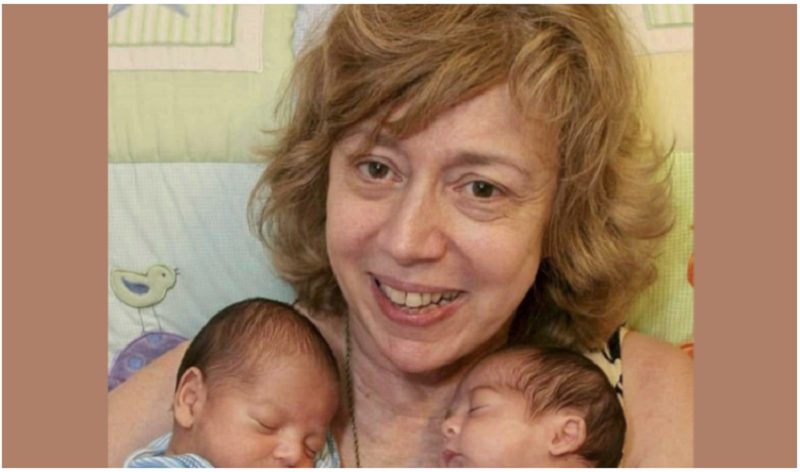 La donna diventa la donna più anziana negli Stati Uniti a dare alla luce due gemelli, ma aspetta di vedere i suoi figli oggi